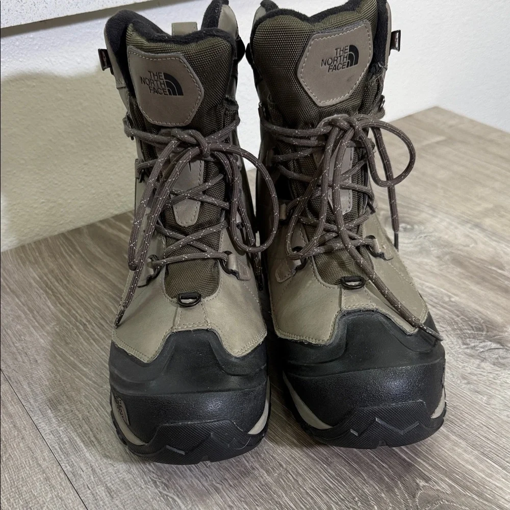 The North Face Men's Beige and Black Snow Boots